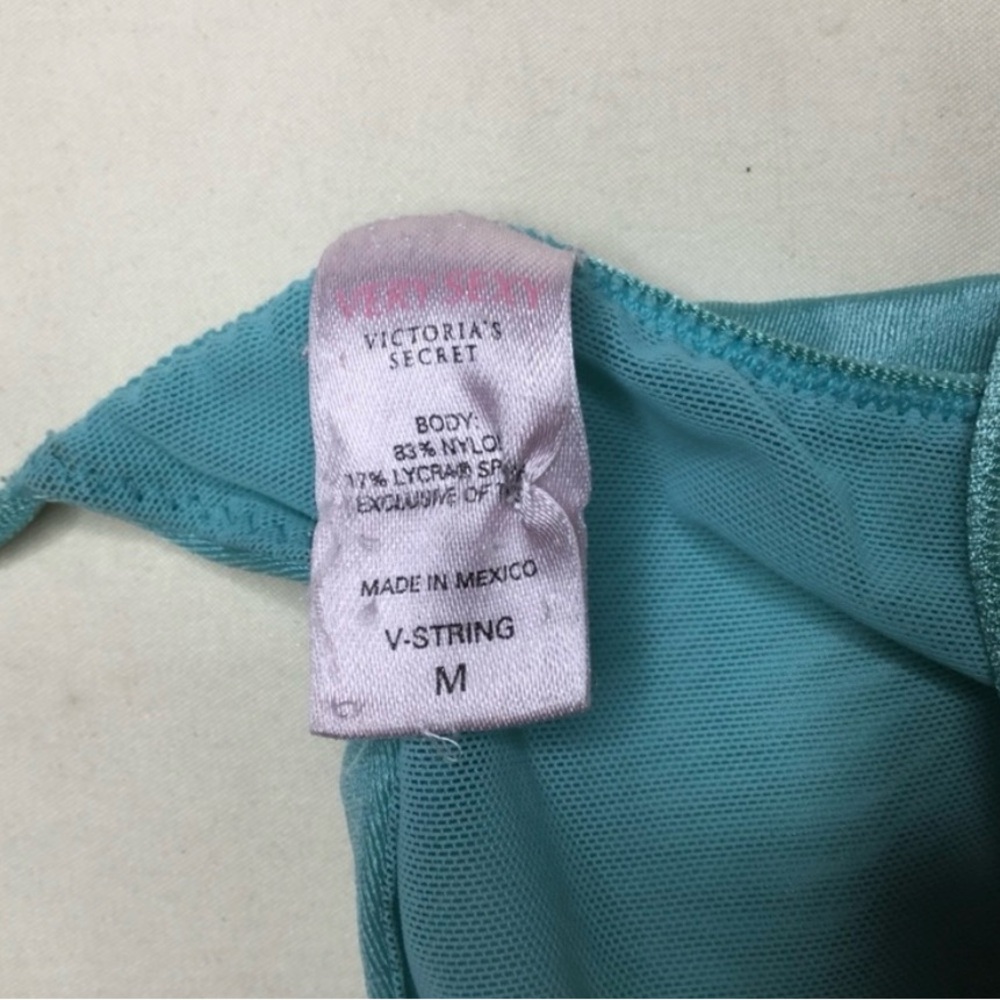 Vintage Victoria’s Secret Very Sexy V-String Panty - M - Picture 4 of 4